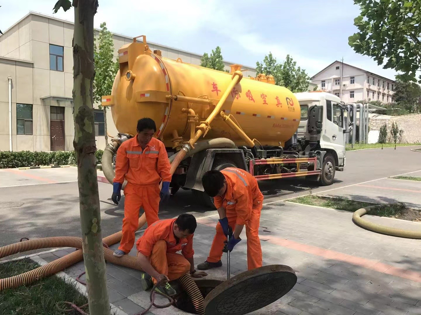 哈尔滨化粪池清理与5-8吨吸粪车施工效率分析